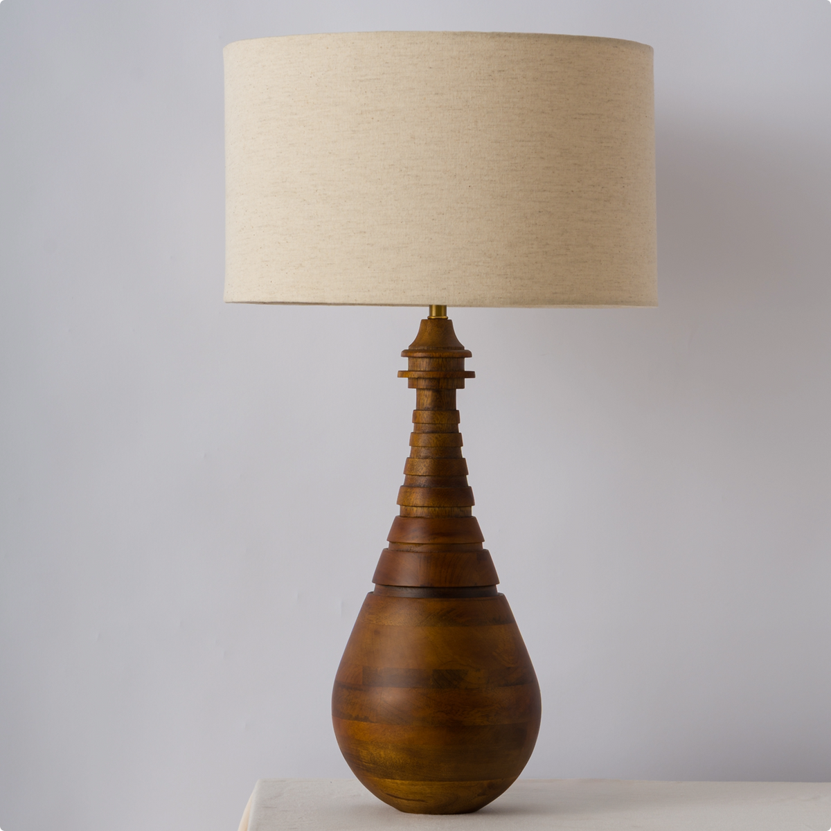 CafèLuxe | Elegant Kompakt Mörk Metall Bordslampa för Mysig Belysning 0