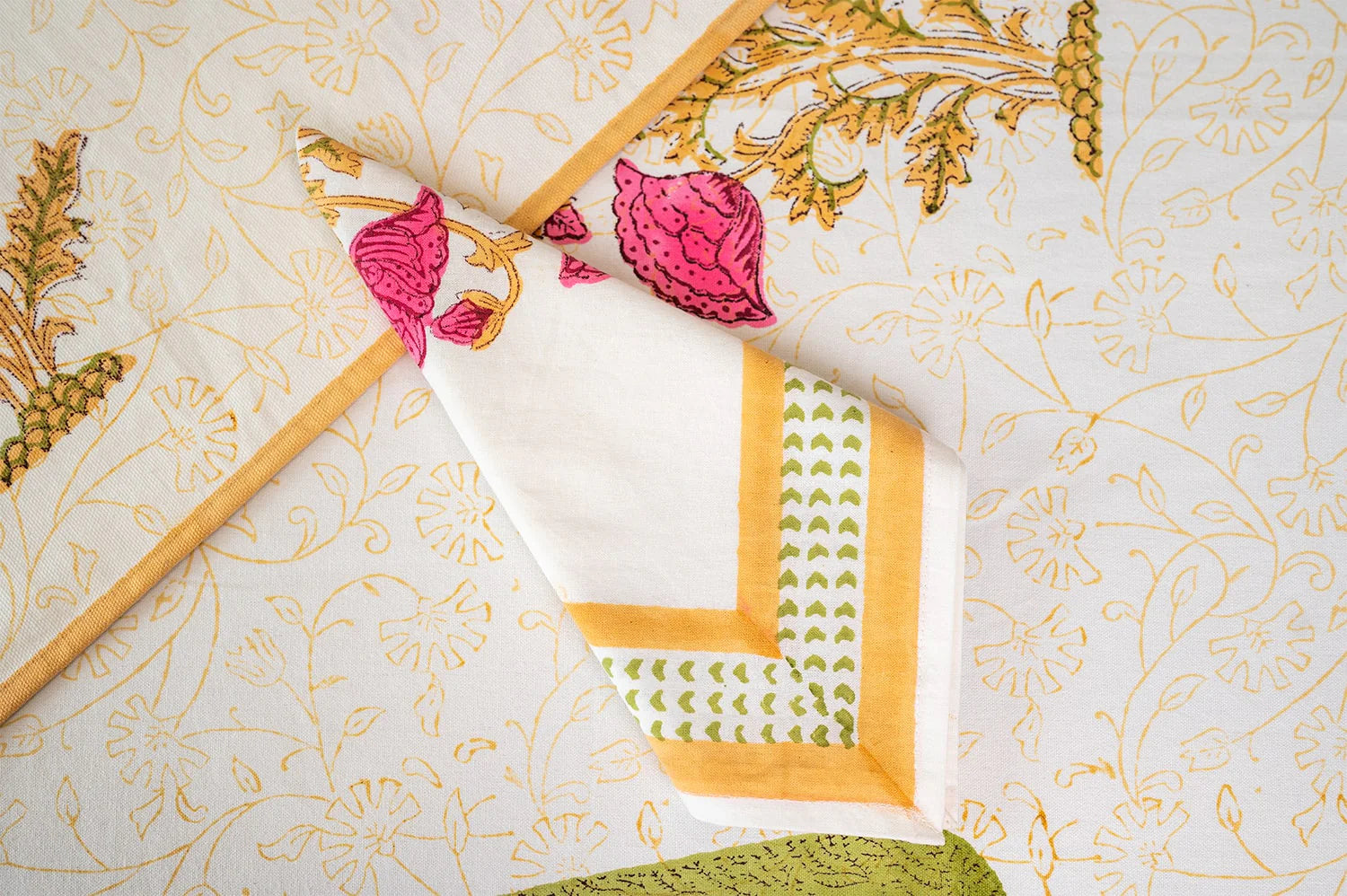 Regal Patterns | Sänglinne Set i 100% Bomull med Handblocktryck | Elegant Design för Sovrummets Stil