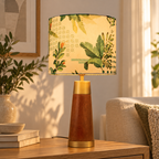 RIO-kollektionen | Bordlampa i Mangoträ – Grön Tropical Tygskärm | Handgjord