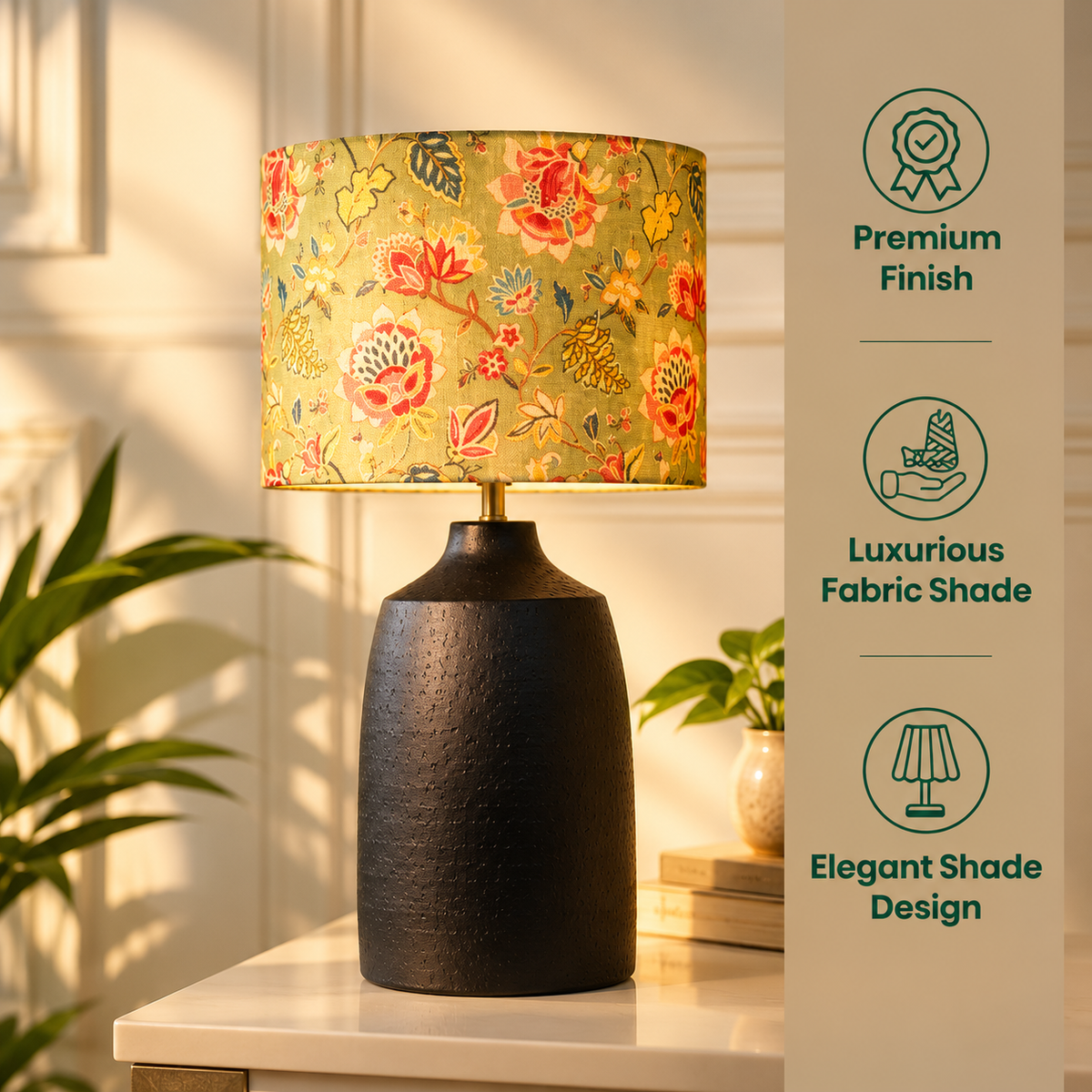 RIO-kollektionen | Bordslampa i Hamrad Svart Metall – Persiska Blommor Silkesskärm | Handgjord