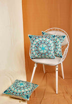 Aqua Paisley | Broderat Kuddfodral i Havsgrön med Traditionell Design | Handgjort i 100% Bomull för Heminredning 1