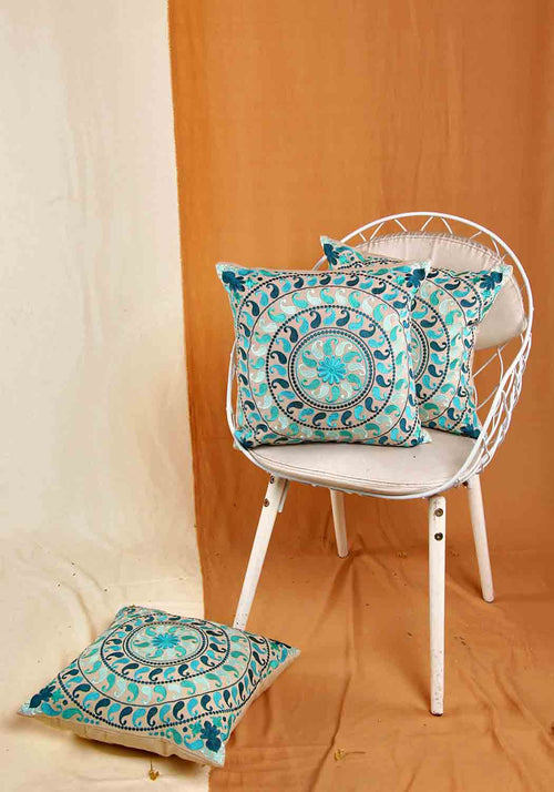 Aqua Paisley | Broderat Kuddfodral i Havsgrön med Traditionell Design | Handgjort i 100% Bomull för Heminredning 1