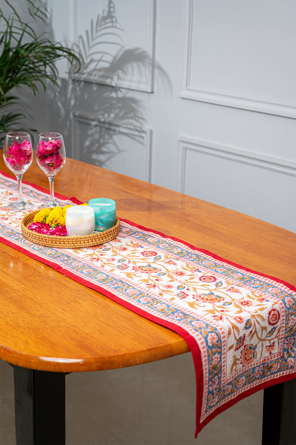 Calm Oasis | Bordslöpare i 100% Bomull med Handblocktryck | Fridfull Design för Hemmet 2
