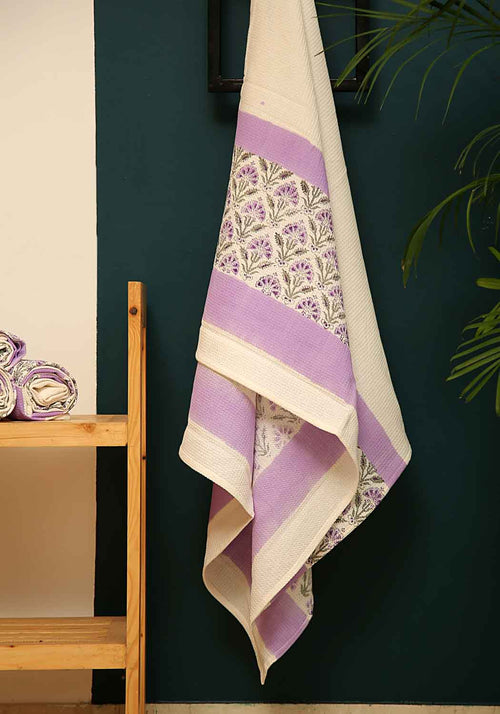 Diana Bud | Badhandduk med Blommotiv i 100% Bomull för Lyxig Avkoppling 0