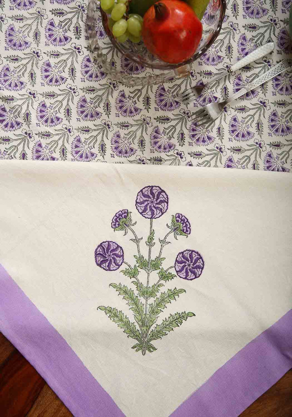 Diana Bud | Handblocktryckt Bordsöverdrag i 100% Bomull med Blommönster | Elegant Design för Förhöjd Matupplevelse 6