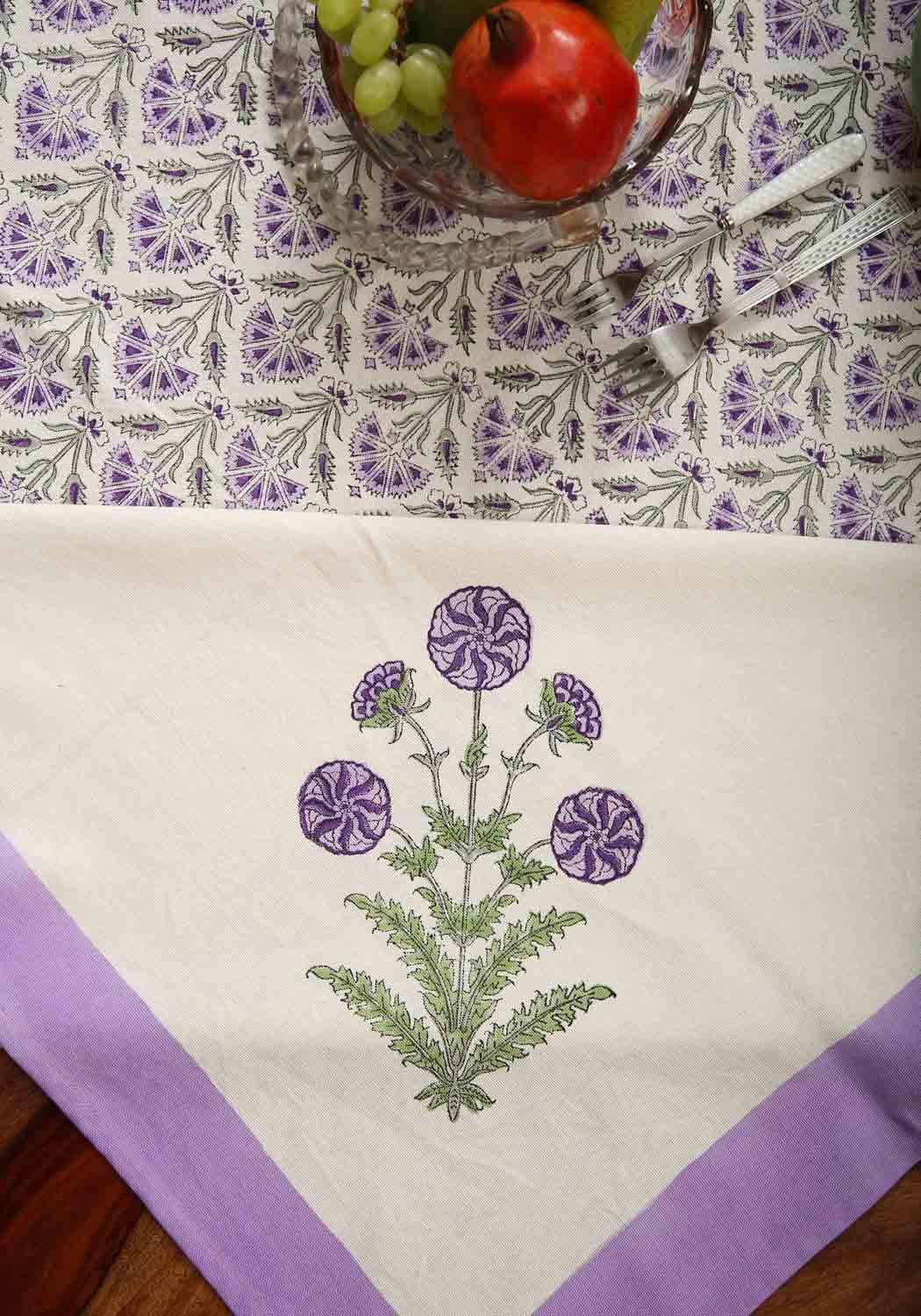 Diana Bud | Handblocktryckt Bordsöverdrag i 100% Bomull med Blommönster | Elegant Design för Förhöjd Matupplevelse 6