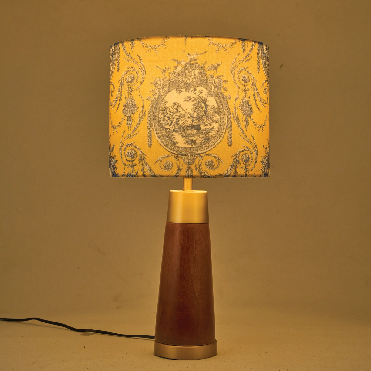 Elegant Bordlampa Guld i Mangoträ med Vintage Tyggskärm för Hemmet 1