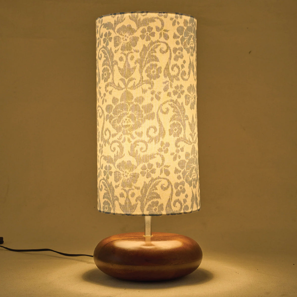 Elegant Bordlampa i Mangoträ med Tygskärm - Perfekt för Hemmet 1