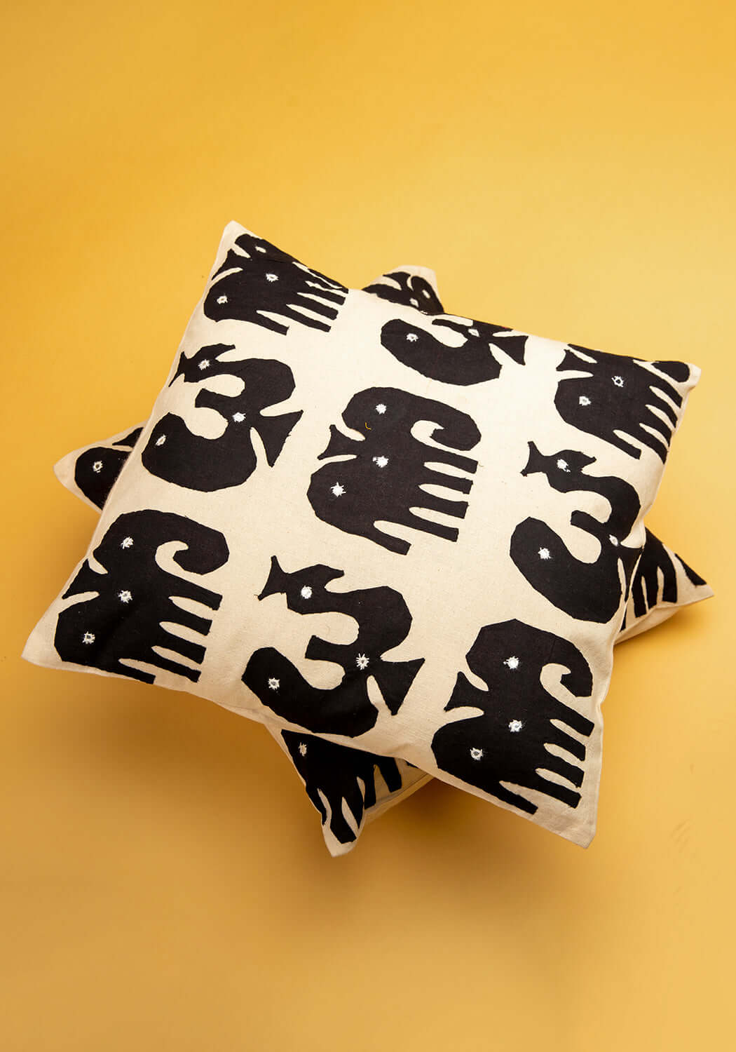 Funky Fusions | Kuddfodral i Bomull med Unik Applikation | Eklektisk Design för Personlig Inredning 0