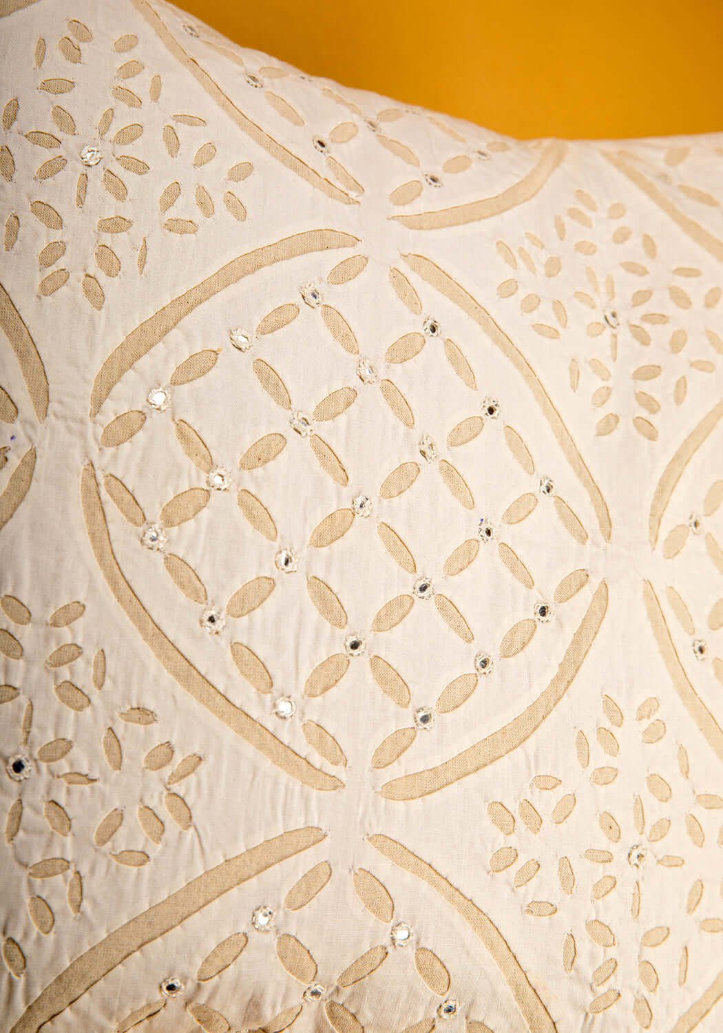 Glam | Geometriskt Kuddfodral i Bomull med Applikationsarbete | Modern Design för Heminredning 4