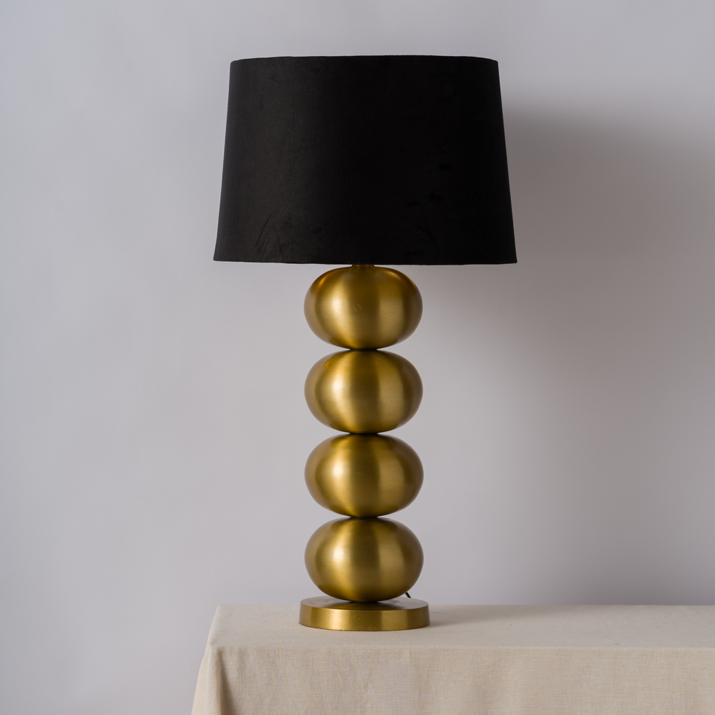 GuldAura | Elegant Liten Bordslampa i Mässing för Stilfull Belysning 3