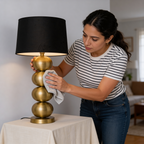 GuldAura | Elegant Liten Bordslampa i Mässing för Stilfull Belysning 5