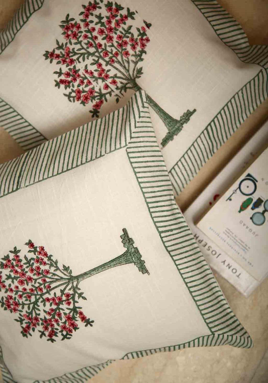 Handblocktryckt Kuddfodral i 100% Bomull med Vintage Design | Elegant Inredning för Hemmet 1