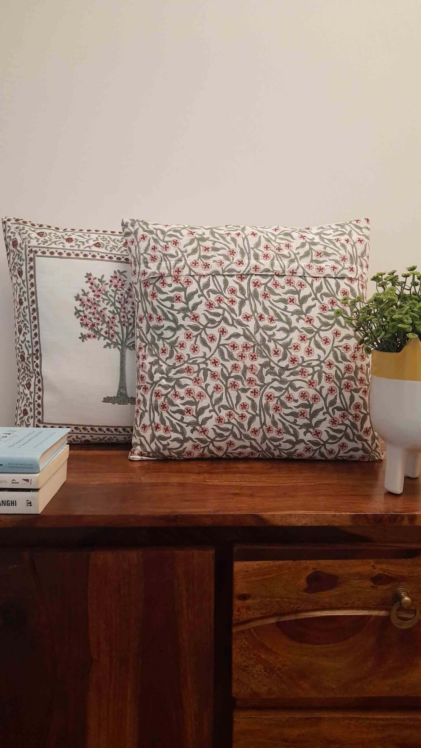 Handblocktryckt Kuddfodral i 100% Bomull med Vintage Design | Elegant Inredning för Hemmet 5