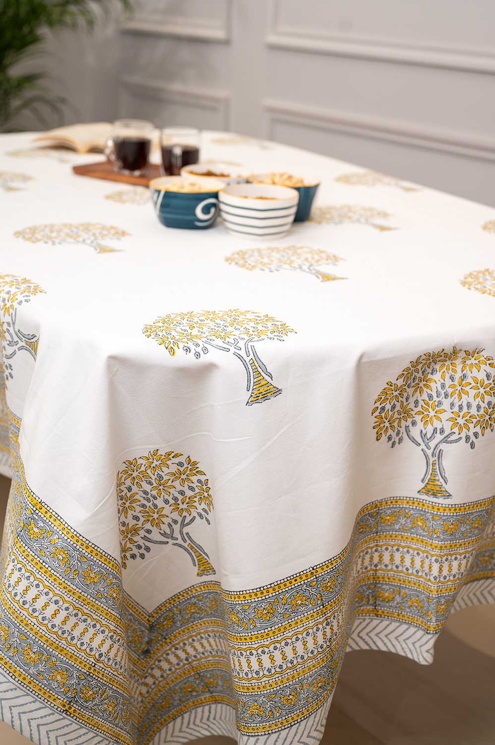 Heritage Blooms | Premium Bordsöverdrag i Handblocktryckt Bomull med Vintage Blommotiv | Eleganta Detaljer för Tidlös Inredning 0
