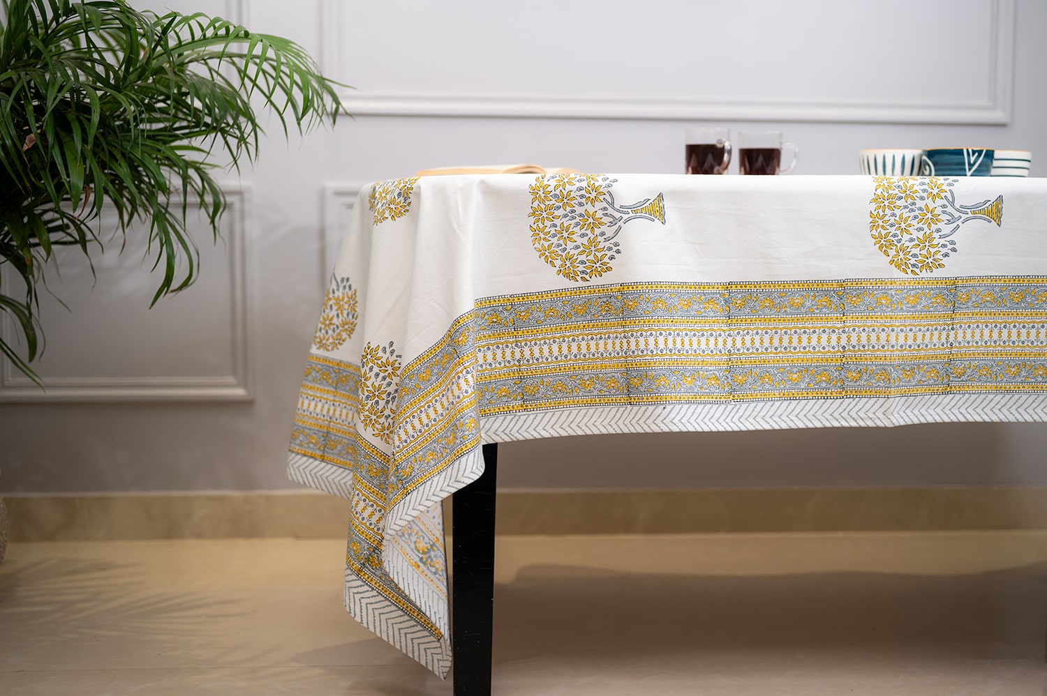 Heritage Blooms | Premium Bordsöverdrag i Handblocktryckt Bomull med Vintage Blommotiv | Eleganta Detaljer för Tidlös Inredning 3