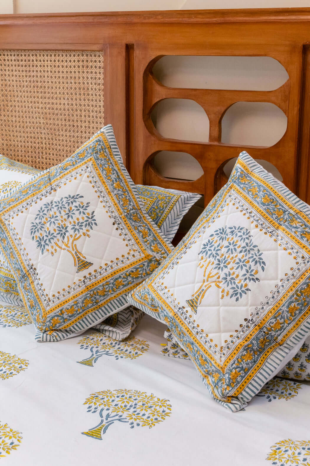 Heritage Blooms | Premium Quilt Set med Handblocktryck & Vintagecharm | 6 Delar för Elegant Sovrumsinredning 2
