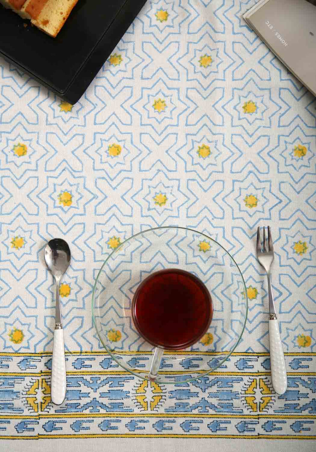 Muscari | Handblockstrykt Bordsöverdrag i 100% Bomull med Elegant Design | Perfekt för Middagsbjudningar 5