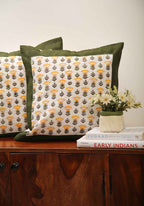 Olive Grace | Handblocktryckt Bomullskuddfodral med Elegant Design | Perfekt för Vardagsrummet 4