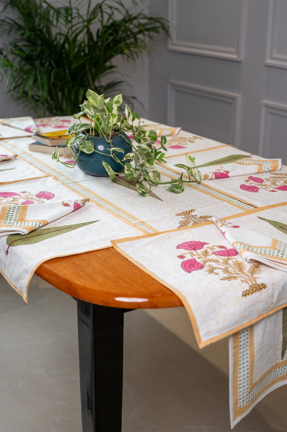 Regal Patterns | Bomull Bordstablett och Servettset med Handblocktryck | Elegant Design för Stilfull Duka 0