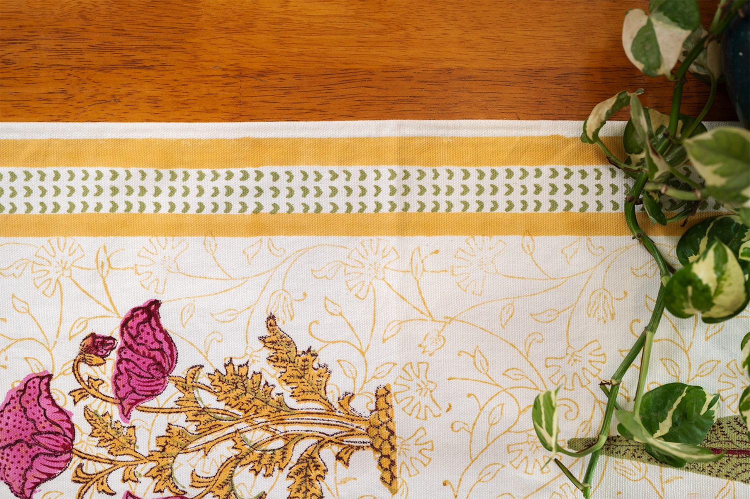 Regal Patterns | Bordslöpare i 100% Bomull med Handblocktryck | Elegant Design för Heminredning 2