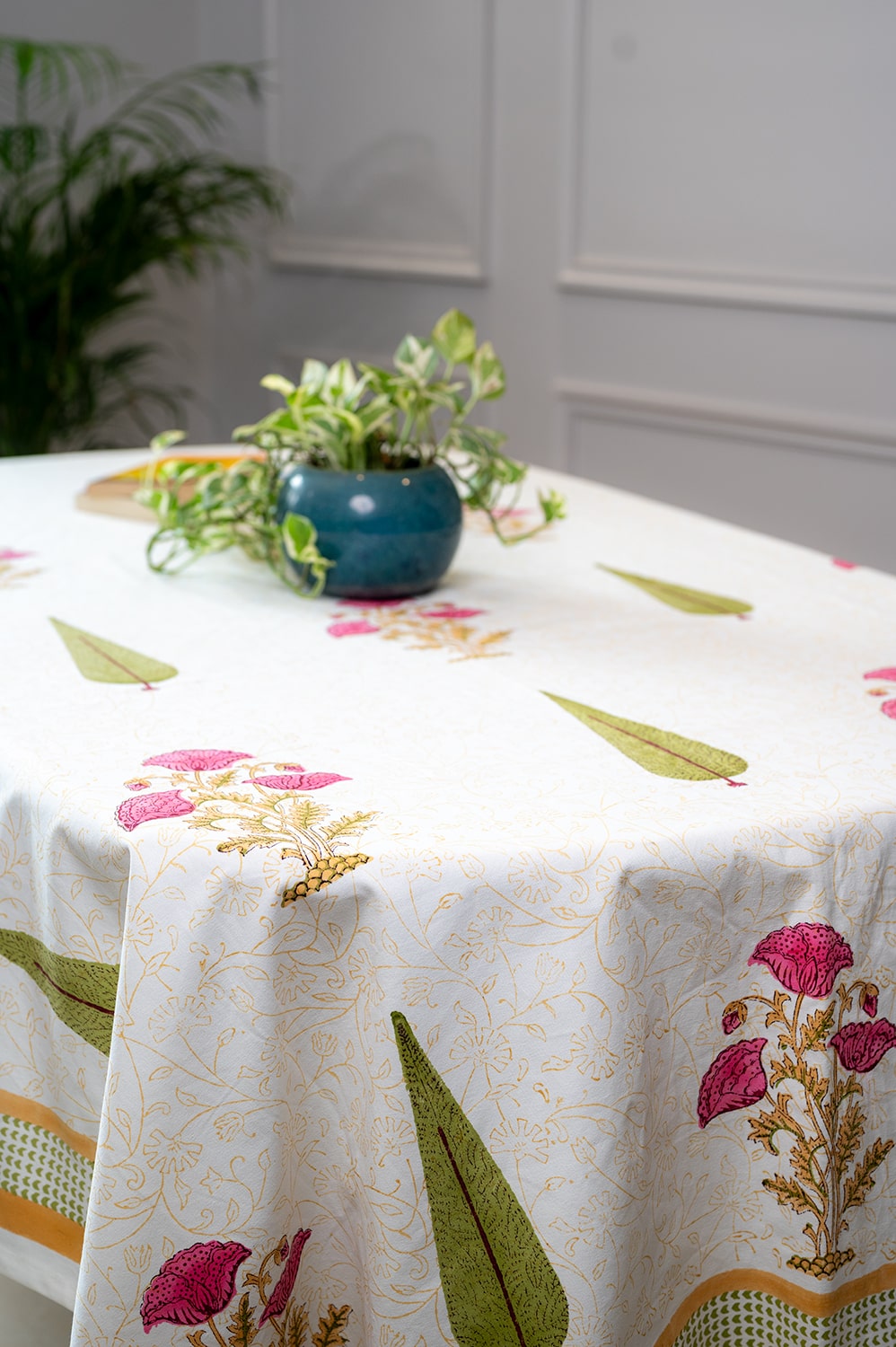 Regal Patterns | Premium Bomullsbordsöverdrag med Handblocktryck | Elegant Design för Traditionell Inredning 0