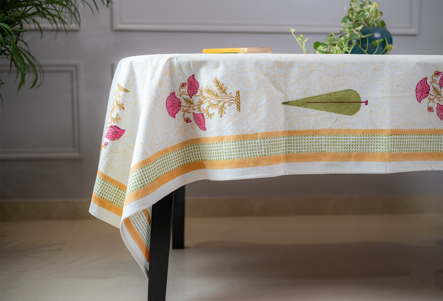 Regal Patterns | Premium Bomullsbordsöverdrag med Handblocktryck | Elegant Design för Traditionell Inredning 3