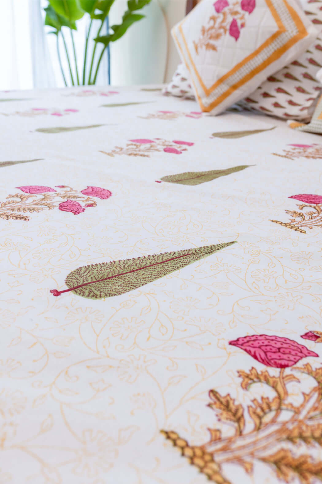 Regal Patterns | Premium Quilt Set med Handblocktryck i Mörkrosa & Grön | 100% Bomull för Elegant Inredning 2