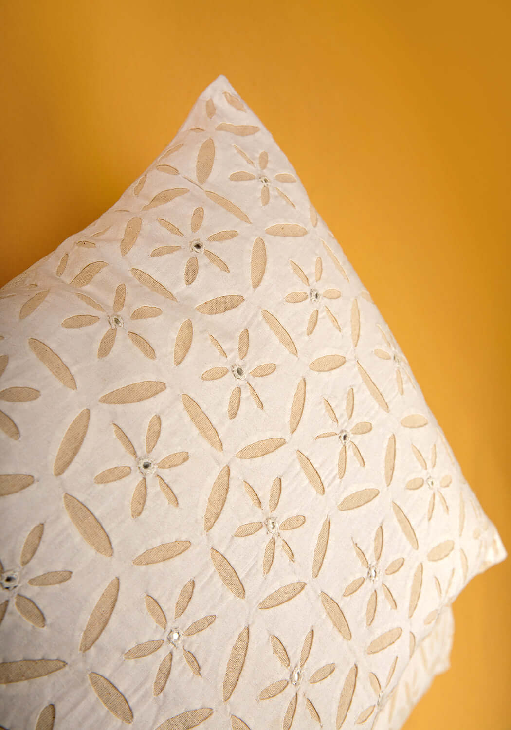 Royal Comfort | Bomull Kuddfodral med Applikationsarbete | Elegant Design för Heminredning 1