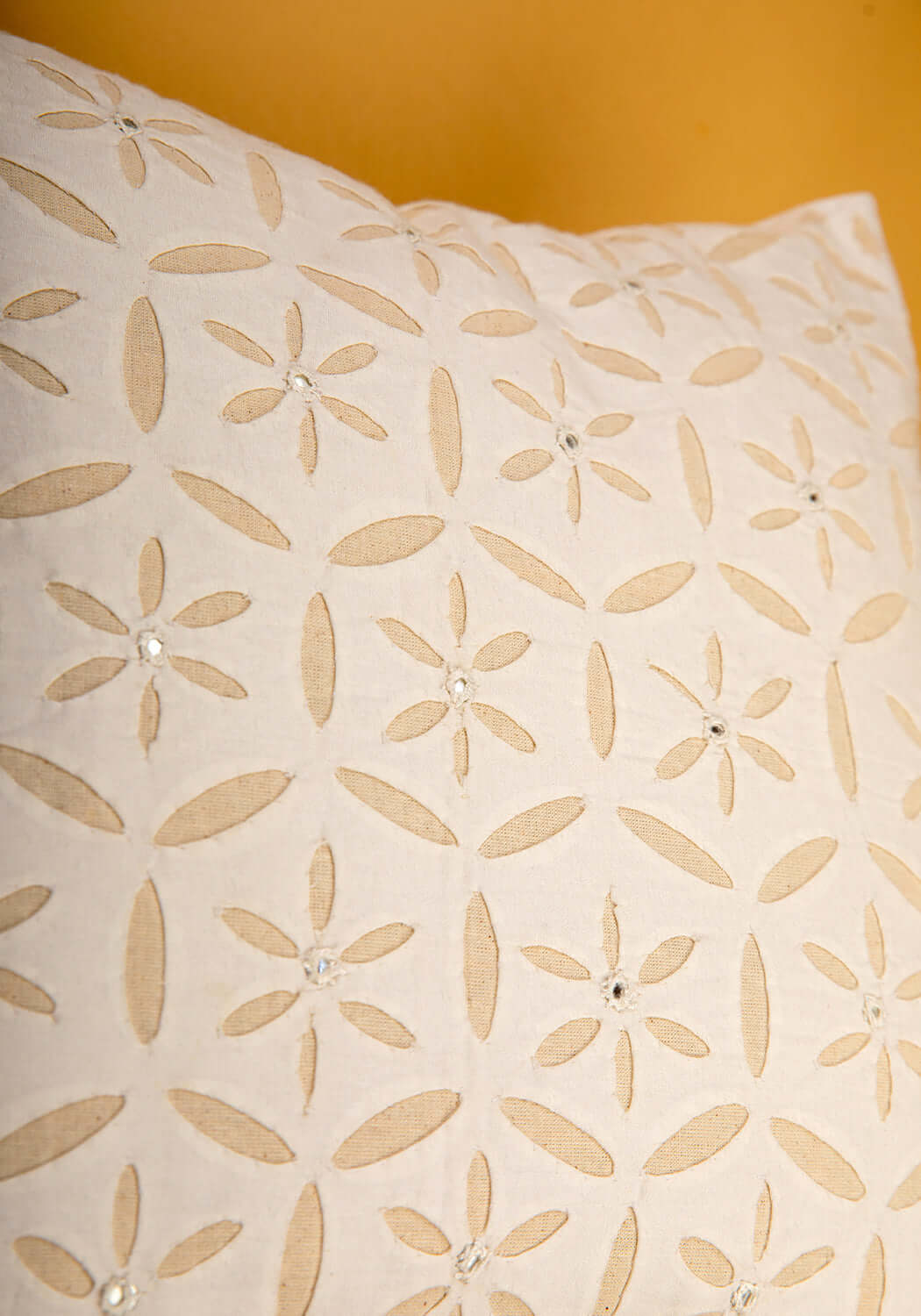 Royal Comfort | Bomull Kuddfodral med Applikationsarbete | Elegant Design för Heminredning 2