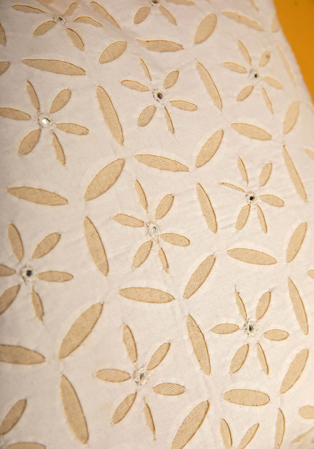 Royal Comfort | Bomull Kuddfodral med Applikationsarbete | Elegant Design för Heminredning 3