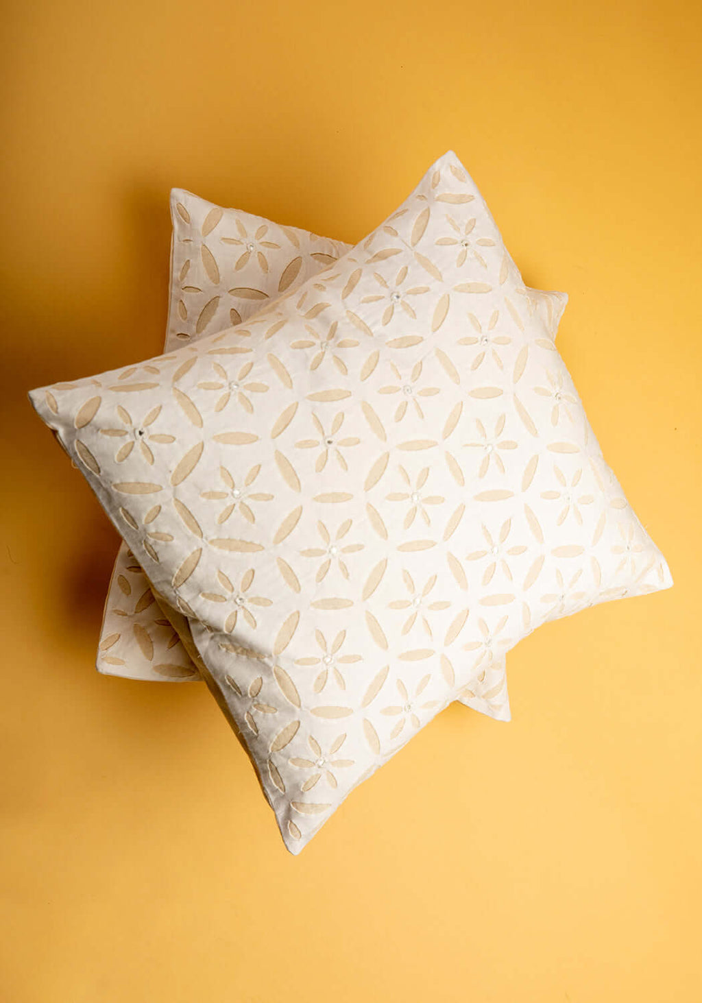 Royal Comfort | Bomull Kuddfodral med Applikationsarbete | Elegant Design för Heminredning 4