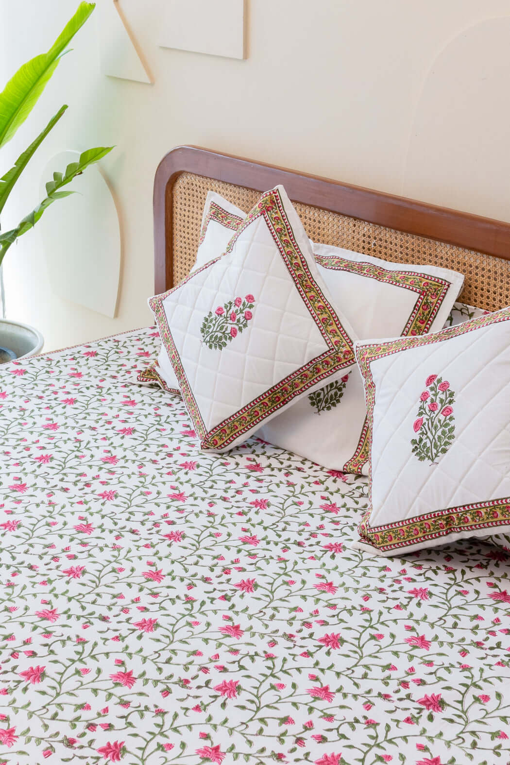 Serene Garden | Premium Quilt Set i 100% Bomull med Handblockstryck | Avkopplande Design för En Fridfull Sovmiljö 2