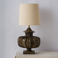 SkulpturalDesign | Elegant Liten Bordslampa i Guld och Vit Metall 0