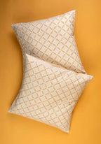 Snug Retreat | Bomullskuddfodral med Applikationsarbete | Hantverk för Hemtrevlig Komfort 4
