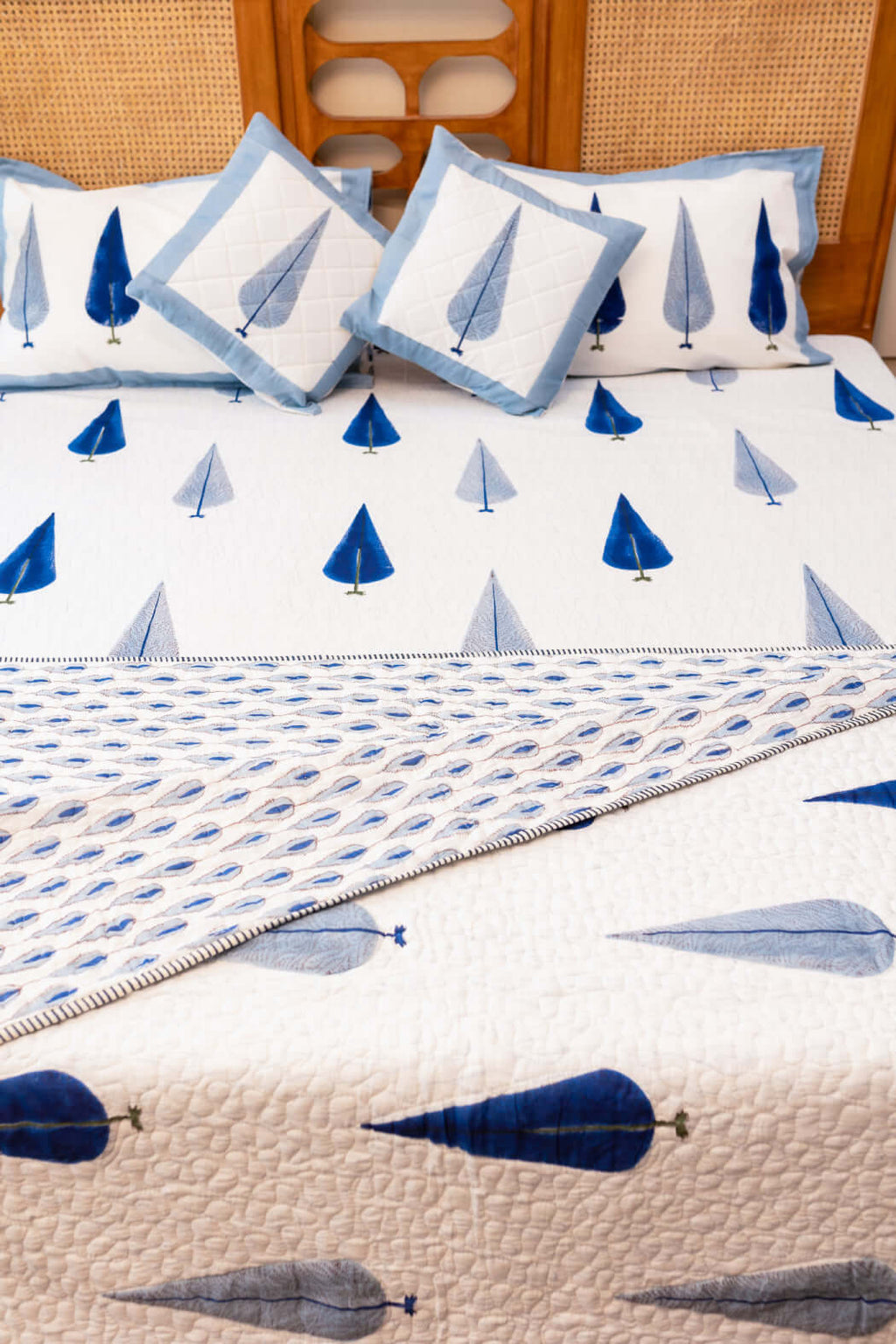 Traditionella Handblocktryck | Premium Quiltset med Mjuk Bomull | Elegant Sänglinne för Optimal Komfort 1