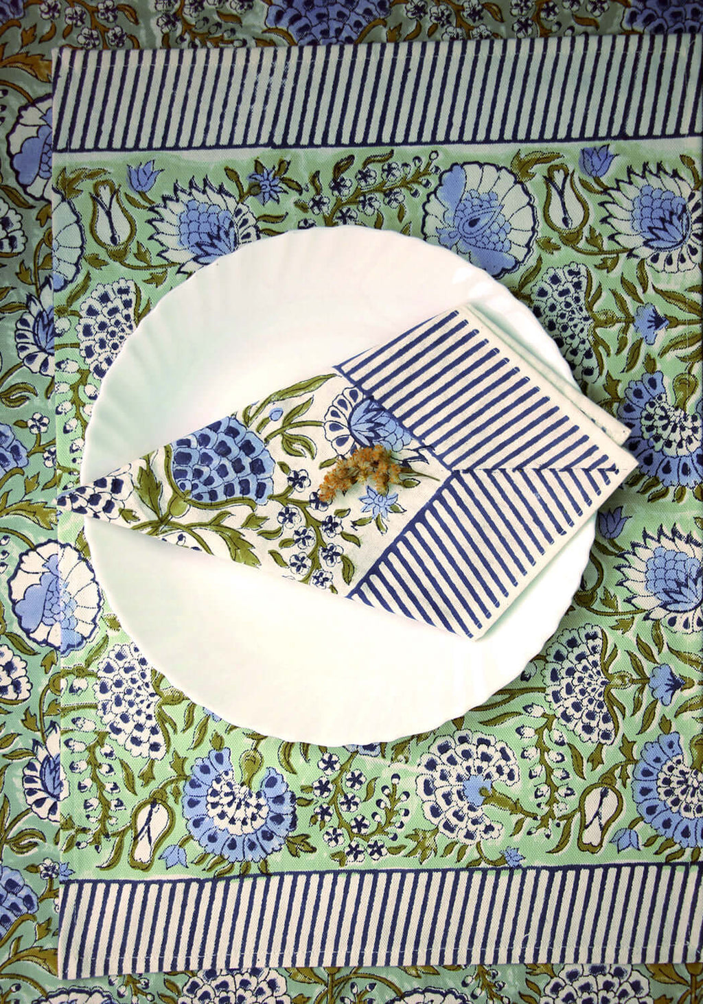 Tranquil Mist | Handblock Print Bordstablett Set med Eleganta Design | Traditionell Dukning för Hemmet 4