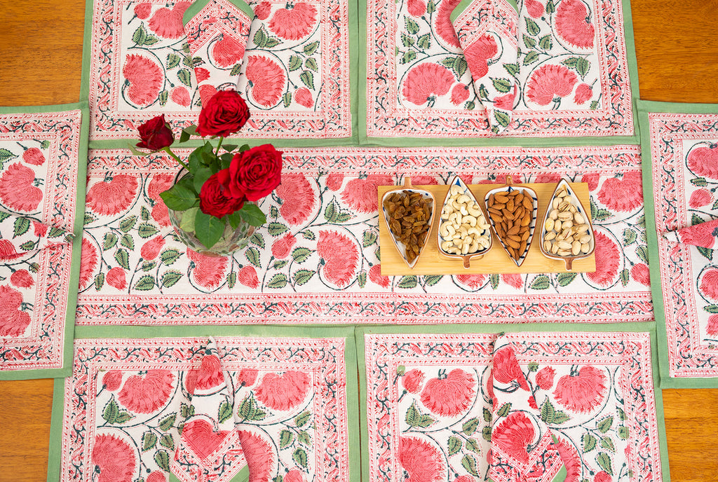 Whispering Meadows | Bordslöpare i Premium Bomull med Handblocktryck | Elegant Design för Naturlig Skönhet i Ditt Hem 4