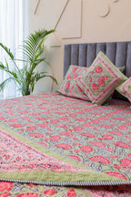 Whispering Meadows | Täcke med Handblocktryck av Vilda Blommor | Mjuk 100% Bomull för Lyxig Komfort 1