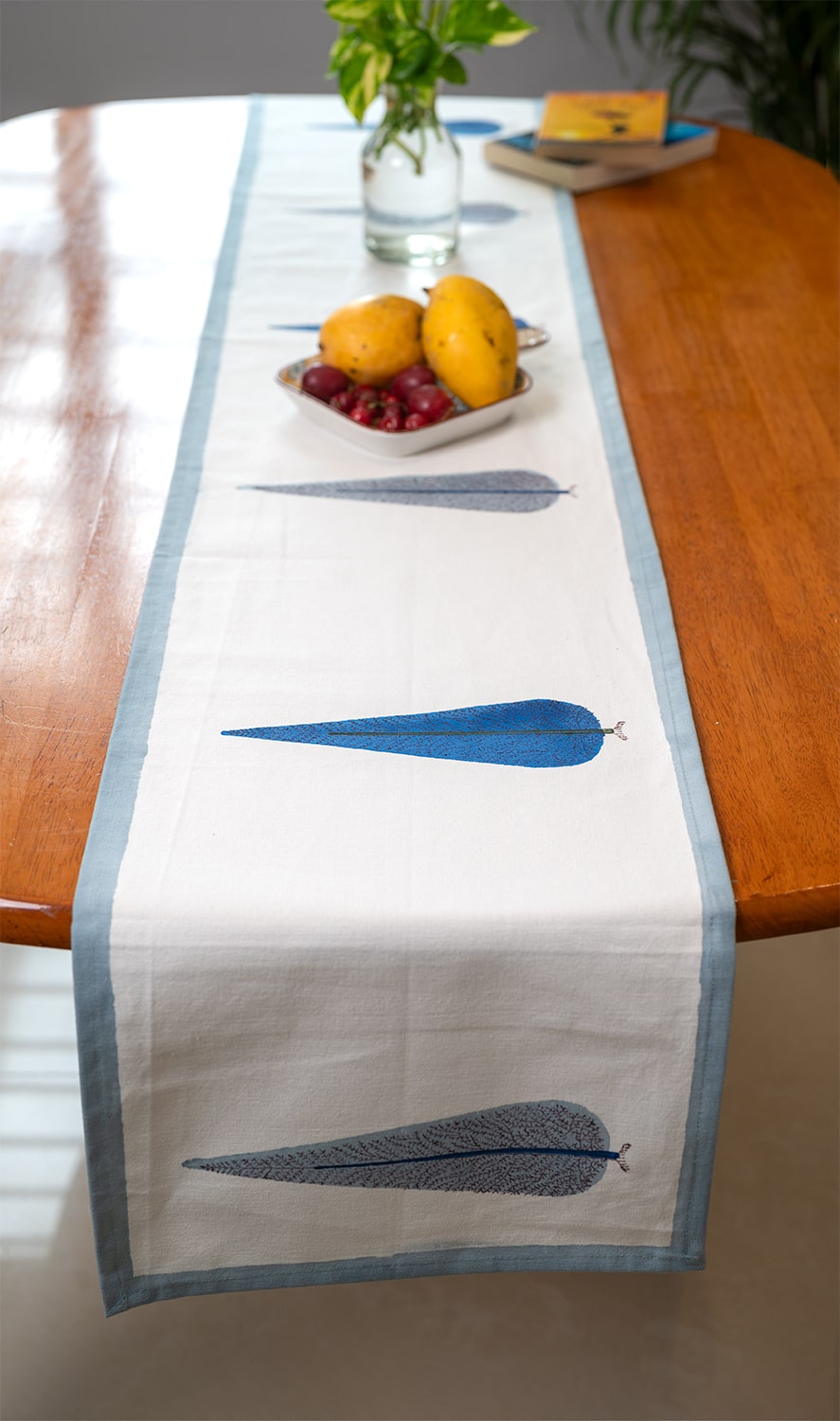 Whispers of Tradition | Bordslöpare i Premium Bomull med Handblocktryck | Elegant Design för Tidlös Inredning 0
