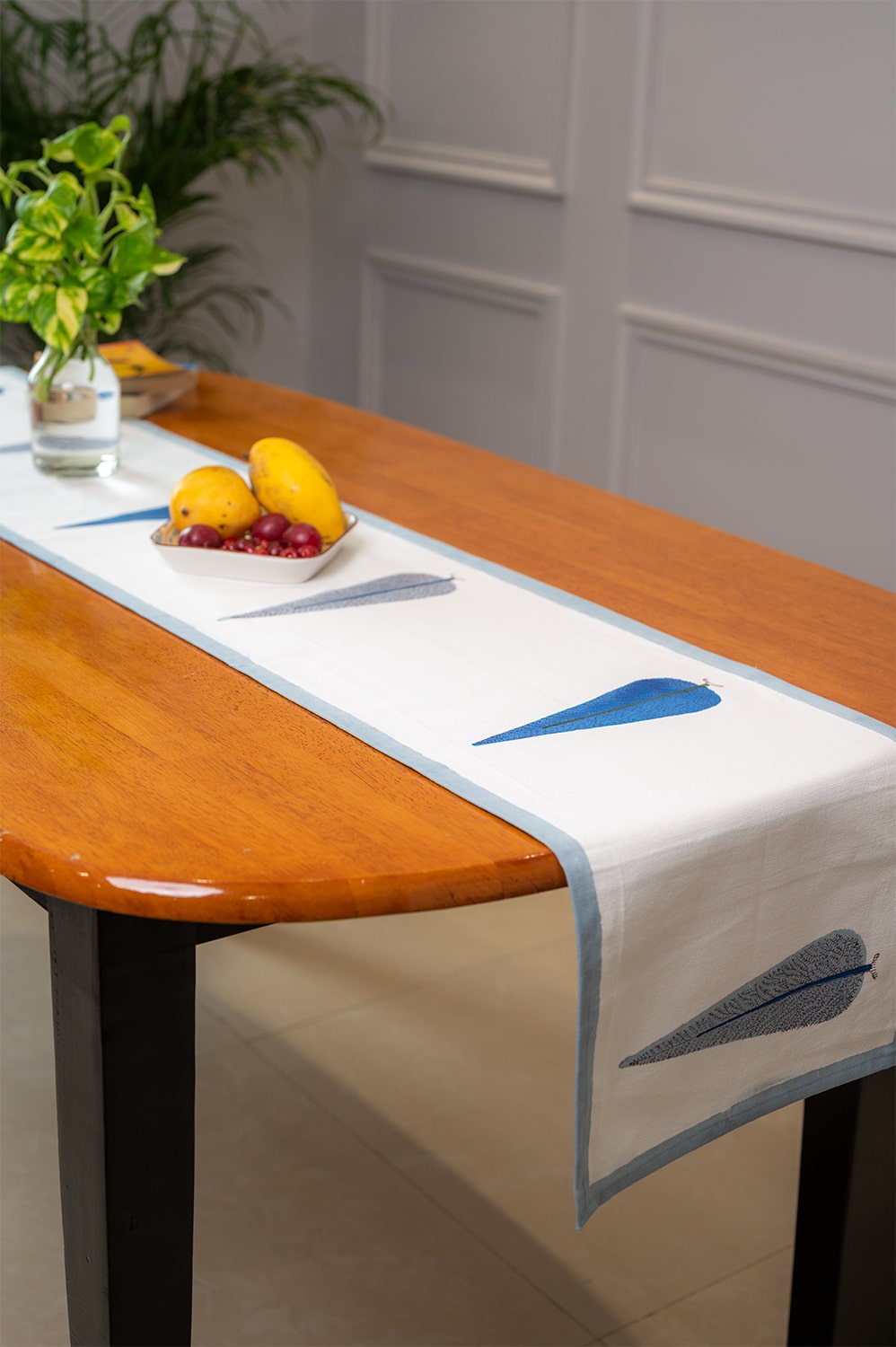 Whispers of Tradition | Bordslöpare i Premium Bomull med Handblocktryck | Elegant Design för Tidlös Inredning 2